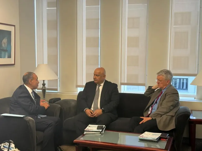 وزير الخارجية يلتقي المدير العالمي لقطاع المياه بمجموعة البنك الدولي لبحث تعزيز التعاون