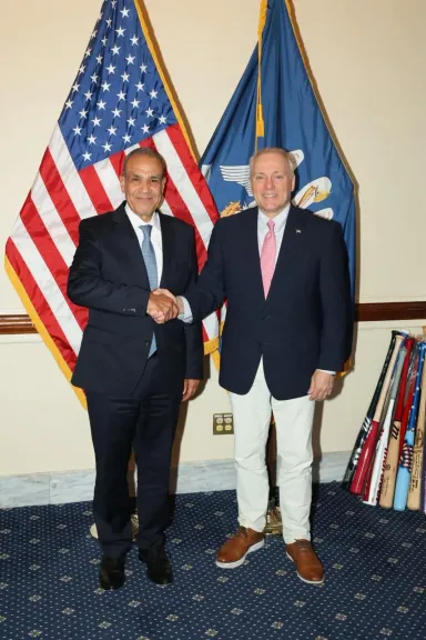 وزير الخارجية يلتقي زعيم الأغلبية الجمهورية بمجلس النواب الأمريكي