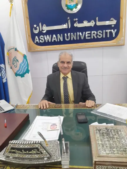 قرارات جمهورية جديدة  بجامعة أسوان ورئيس الجامعة يهنئ عمداء أربع كليات