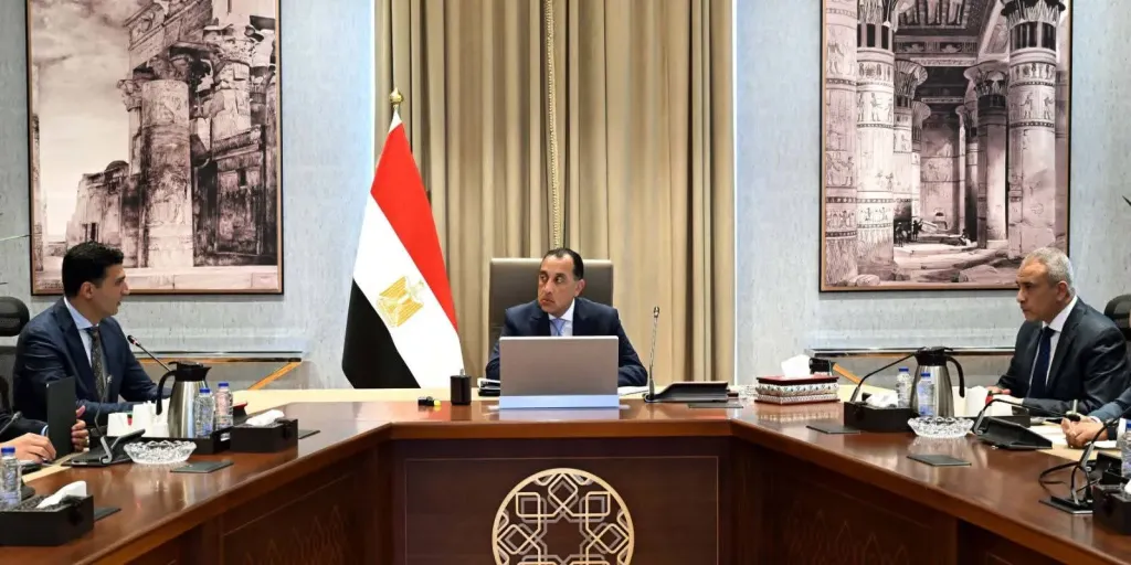 رئيس الوزراء يُتابع مستجدات البرنامج الوطني لتنمية صناعة السيارات