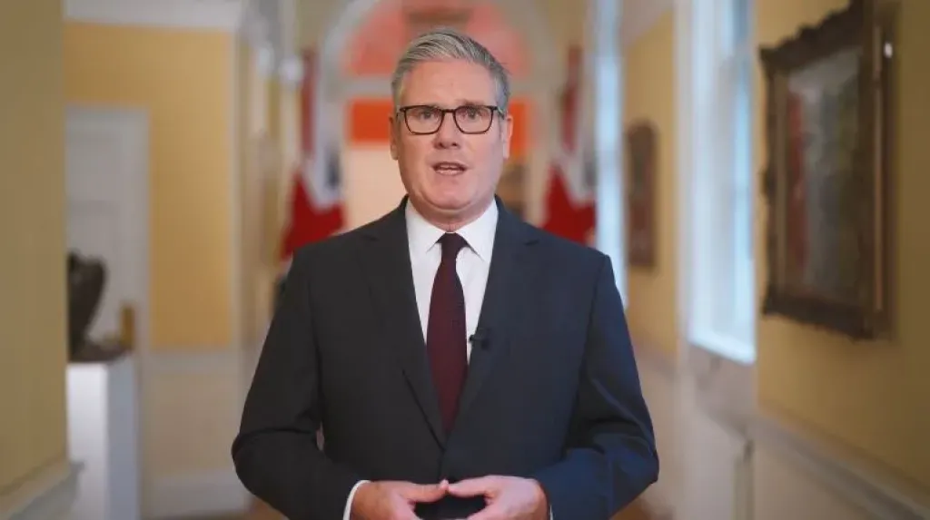 رئيس الوزراء البريطاني: لن أخضع لضغوط ترامب بشأن اتفاق التجارة