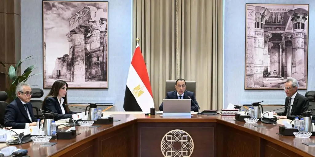 رئيس الوزراء يترأس اجتماع اللجنة الرئيسية لتقنين أوضاع الكنائس والمباني الخدمية التابعة لها