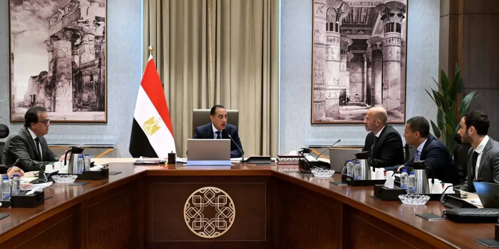 رئيس الوزراء يستعرض مقترحًا لتنفيذ مشروع مدينة المستشفيات والمعاهد الطبية بالعاصمة الجديدة
