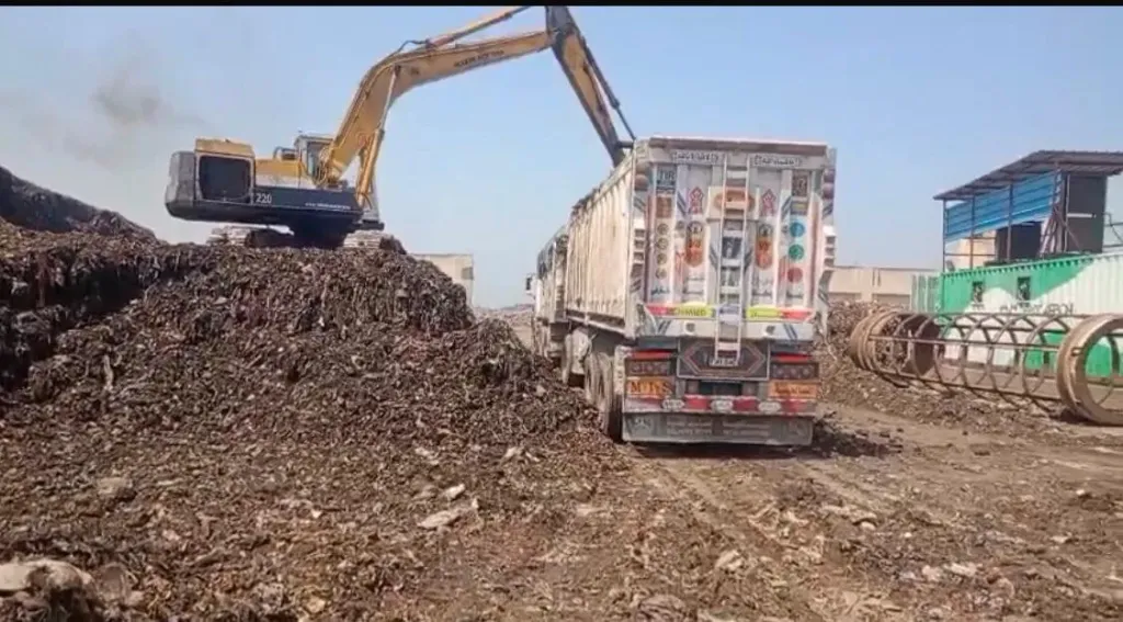 محافظ الغربية يواصل متابعة رفع أكثر من 70 ألف طن مخلفات بمصنع دفرة لإنهاء معاناة أهالي طنطا
