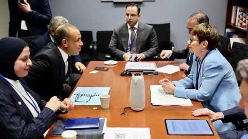 وزير الخارجية يلتقي رئيسة البنك الأوروبي لإعادة الإعمار والتنمية في واشنطن