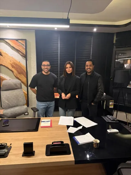 إيمان العاصي بطلة مسلسل إنفصال من 12 حلقة والعرض على إحدى المنصات