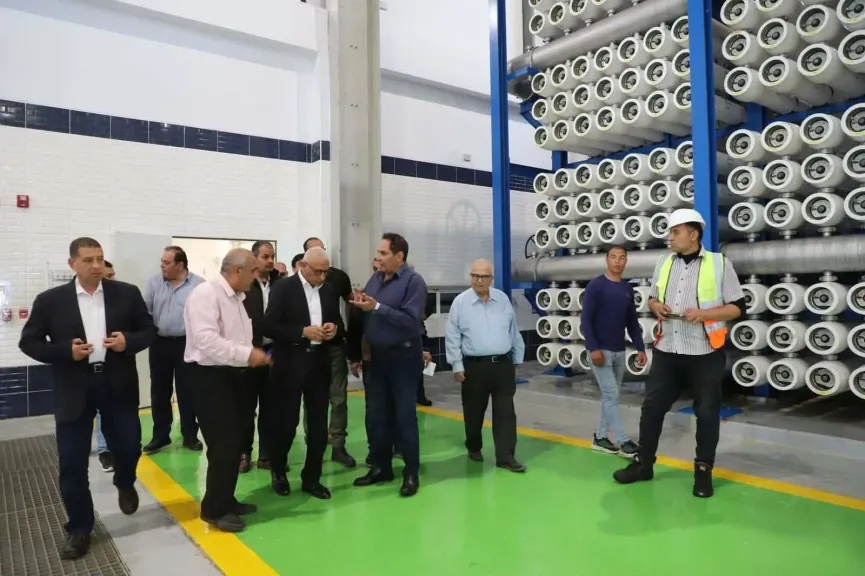 محافظ شمال سيناء يتفقد مبنى الغسيل الكلوي ومحطة تحلية المياه في العريش