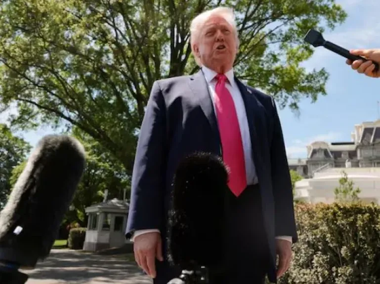 ترامب: يبدو أننا نتجه لعقد اتفاق رائع مع إيران.. وسيكون بدون سلاح نووي