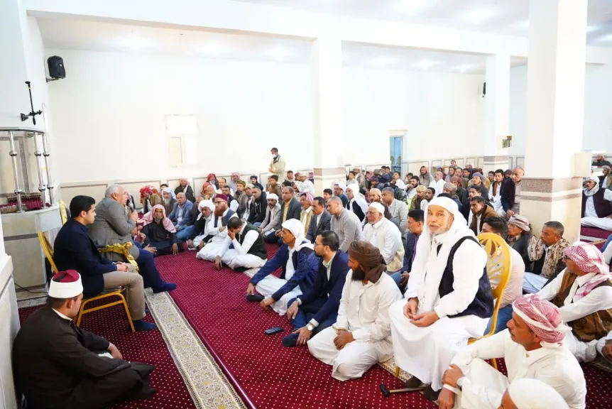 محافظ مطروح يلتقى أهالي أطنوح: ويدفع بسيارات مياه ويشجع الأهالي على إنهاء إجراءات التصالح