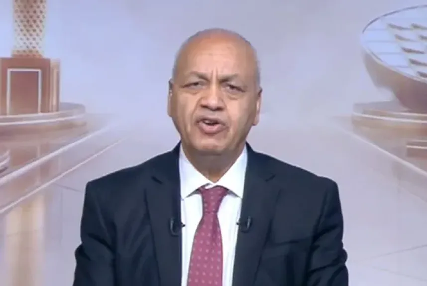 مصطفى بكري: لدينا قائد وطني لا ينام إلا ساعات محدودة.. ويعمل ليل نهار لبناء الدولة وتغيير الواقع