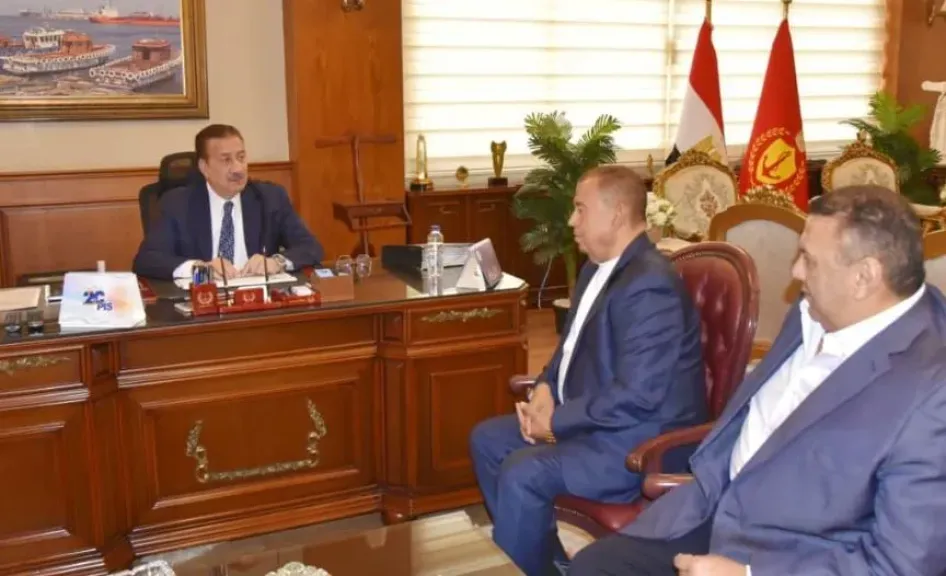 محافظ بورسعيد يبحث سُبل التعاون مع المستثمرين في السياحة والصناعة