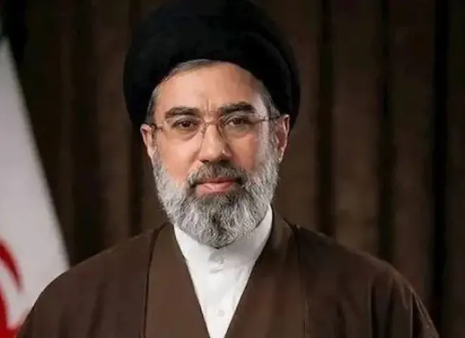 المرشد الأعلى الإيراني: القوة البحرية على أهبة الاستعداد لهزيمة الولايات المتحدة