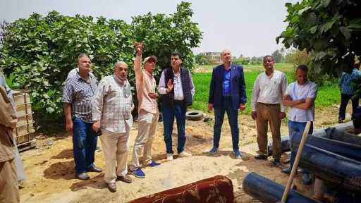 الزراعة.. تتابع مشروعات تطوير الري والجمعيات الزراعية خلال جولة ميدانية بقنا