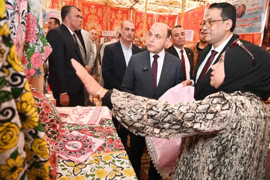 محافظ الغربية يتفقد معرض مخرجات التعليم الفني بمشاركة 110 طالبًا من 109 مدرسة