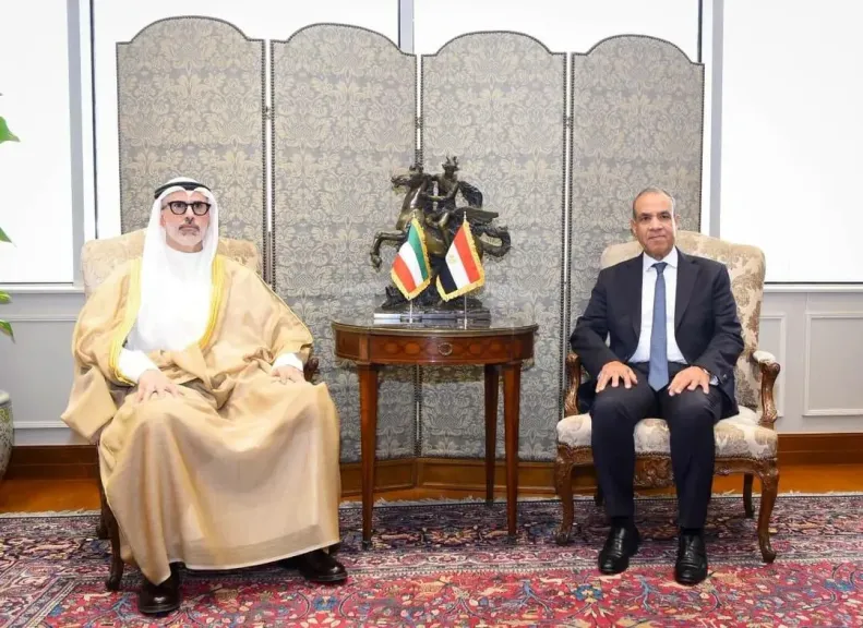وزيرا خارجية مصر والكويت يعقدان مشاورات سياسية في القاهرة ويؤكدان عمق العلاقات الأخوية بين البلدين الشقيقين