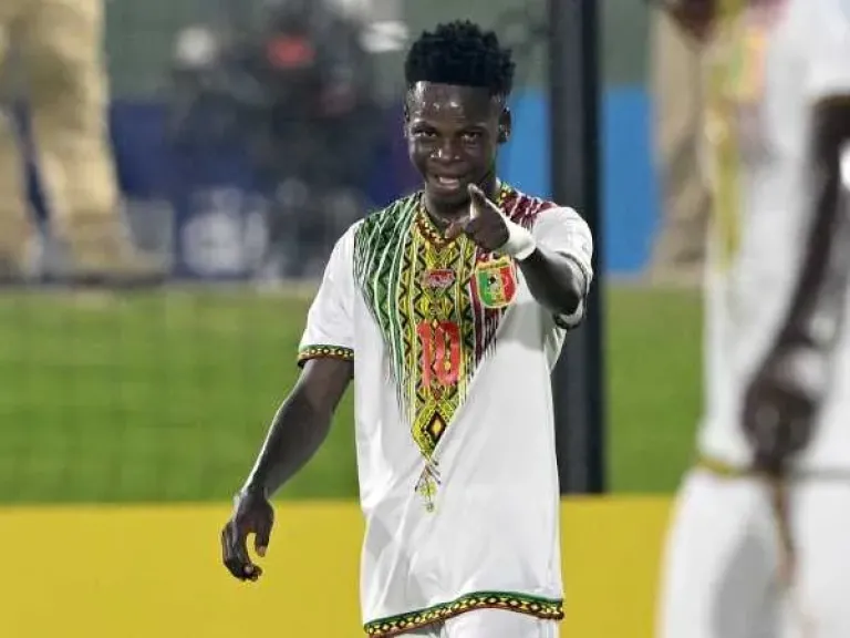 برشلونة يتقدم على تشيلسي لضم الموهبة المالية سيدو ديمبيلي