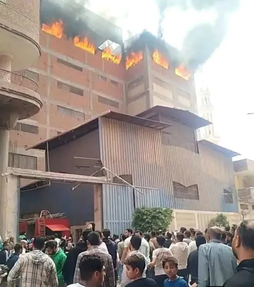 مدير أمن الغربية يتابع نقل 10 مصابين إثر حريق مصنع غزل بالمحلة وإجراء عمليات التبريد