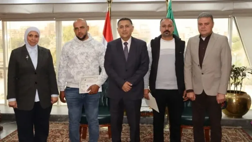 محافظ القليوبية يكرم بطلين في حادث القناطر.. مكافأة تقدير لدورهما في إنقاذ المنطقة من كارثة
