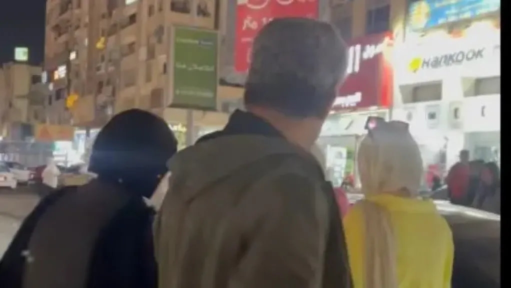 مشاجرة ميدان الحصري.. سيدة تتهم أسرة كاملة بالتعدي عليها وتحطيم سيارتها في 6 أكتوبر