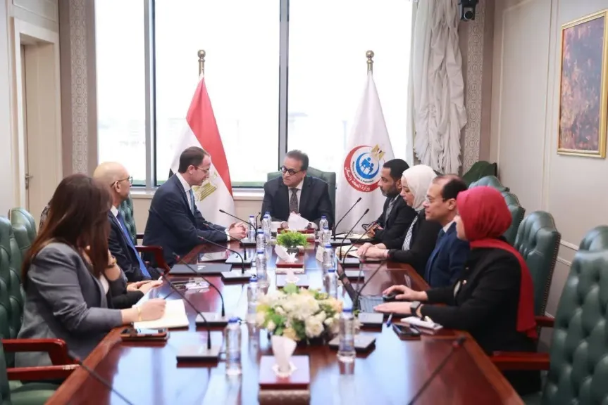 وزير الصحة وفايزر يبحثان توسيع التعاون لعلاج الأورام والهيموفيليا وتوطين اللقاحات