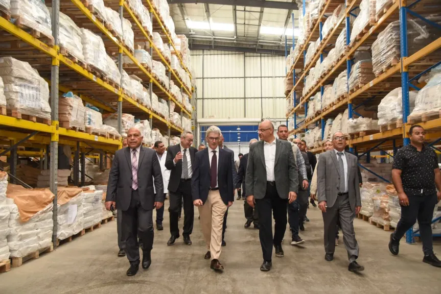 محافظ الإسكندرية ووفد الاتحاد الأوروبي يتفقدان المنطقة الحرة العامة بنطاق حي العامرية