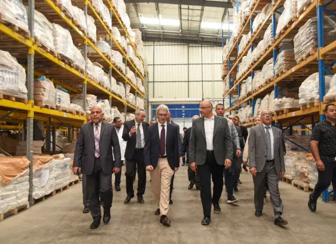 محافظ الإسكندرية ووفد الاتحاد الأوروبي يتفقدان المنطقة الحرة العامة بنطاق حي العامرية