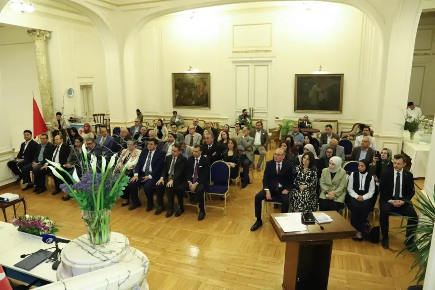 حفل تدشين كتاب الصدر الأعظم العثماني quot;كامل باشا القبرصيquot; في القاهرة.