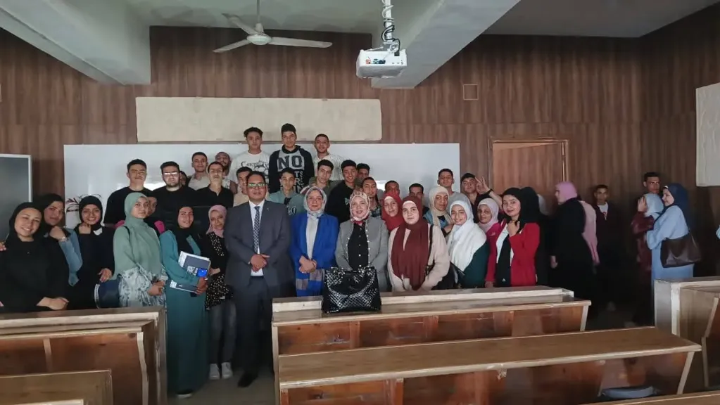 معهد الفراعنة العالي للحاسب الآلي ونظم المعلومات والإدارة  ينظم لقاء للخريجين