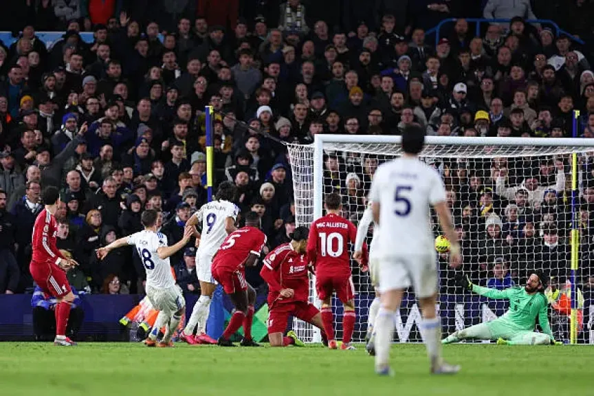 ليفربول يهزم كريستال بالاس بثلاثية.. وإصابة صلاح تقلق الجماهير