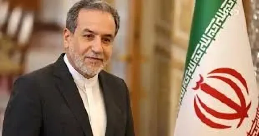 مسئولان باكستانيان: وزير الخارجية الإيراني غادر إسلام آباد دون لقاء المبعوثين الأمريكيين