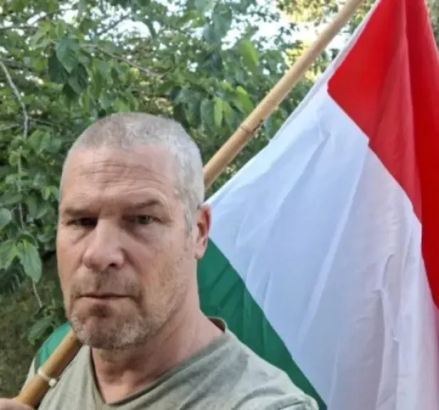 ألوانه تشبه علم فلسطين.. الشرطة الإسرائيلية تصادر علم المجر من متظاهر قرب حيفا