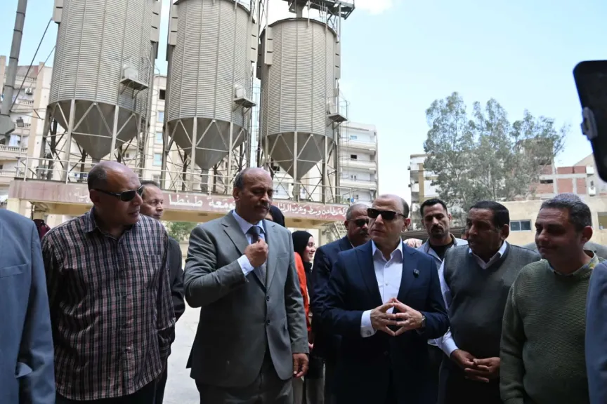 محافظ الغربية يتفقد صوامع القمح بمدينة طنطا لمتابعة منظومة استلام وتخزين “الذهب الأصفر”