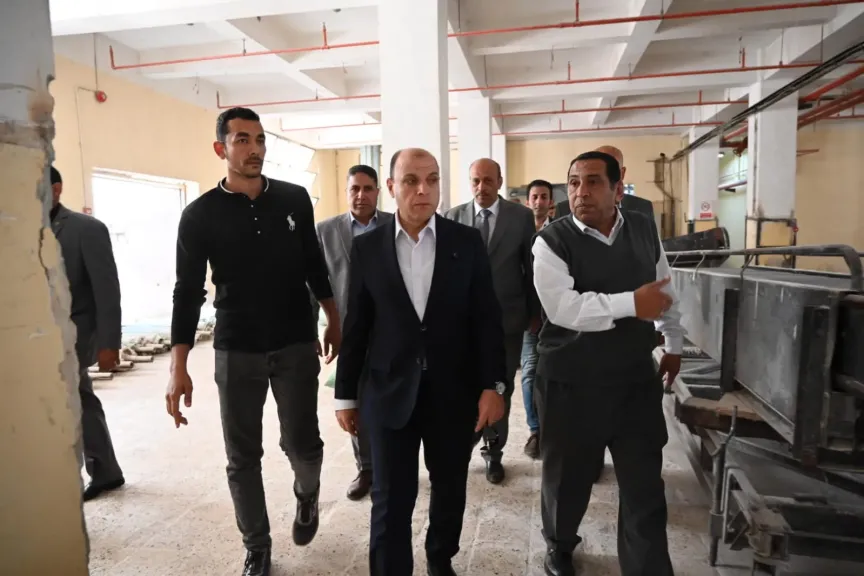 محافظ الغربية يتفقد مطحن العاشر من رمضان بطنطا