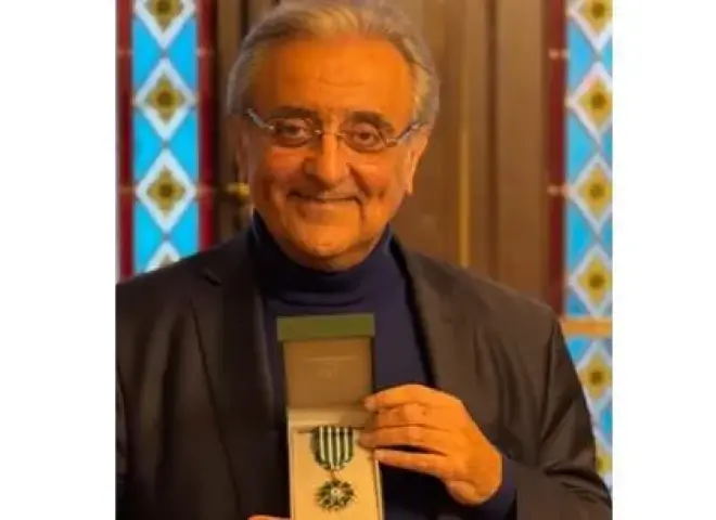 وزيرة الثقافة تهنئ رمزي يسى بمنحه وسام فارس للفنون والآداب