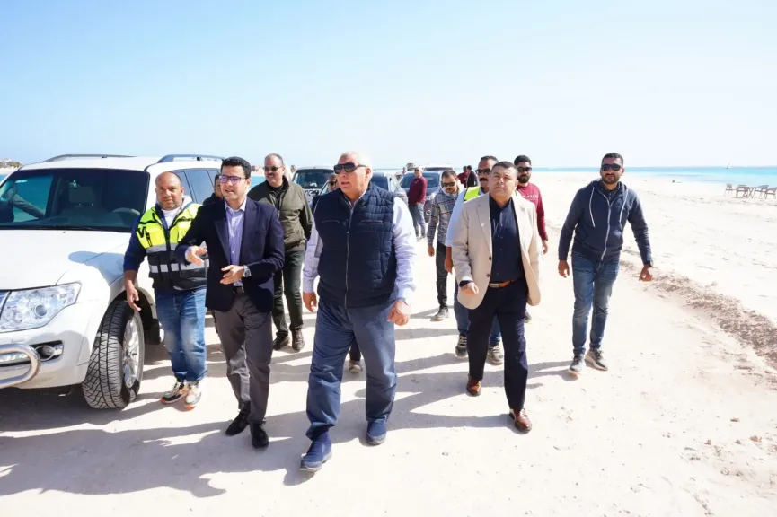 محافظ مطروح يتابع تكريك الممر الملاحي بين البوسيت وشاطئ الغرام استعدادًا للموسم السياحي