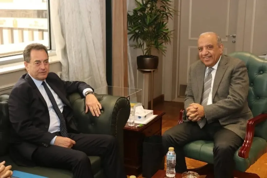 وزير الكهرباء يبحث مع سفير فرنسا بالقاهرة سبل دعم وتعزيز فرص الشراكة