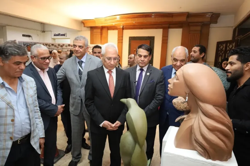 احتفالا باليوبيل الذهبي لجامعة المنيا ..د. عصام فرحات يفتتح الملتقى التوظيفي لكلية الفنون الجميلة