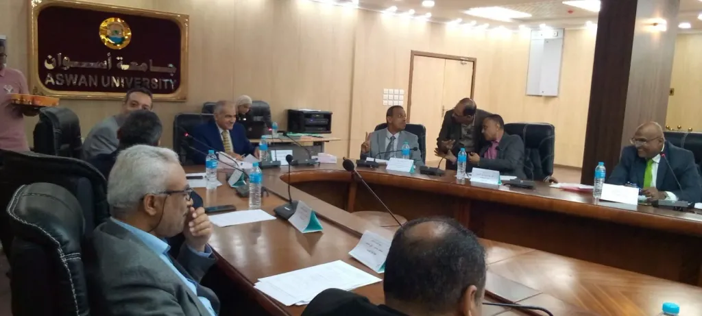 جامعة أسوان تناقش استعدادات امتحانات نهاية العام وتطوير المنظومة الصحية والتعليمية في مجلسها رقم (166)