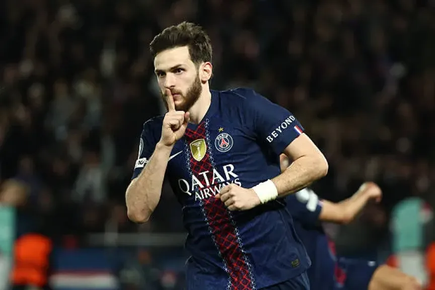 كفاراتسخيليا يرفض الرحيل ويتمسك بالاستمرار مع باريس سان جيرمان