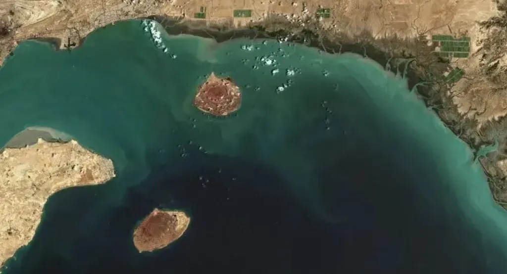 قطر: نرفض التهديد أو إغلاق مضيق هرمز