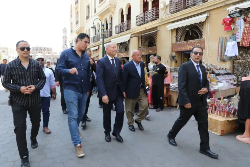 محافظ القاهرة يتفقد أعمال التطوير الجارية بمنطقة القاهرة التاريخية