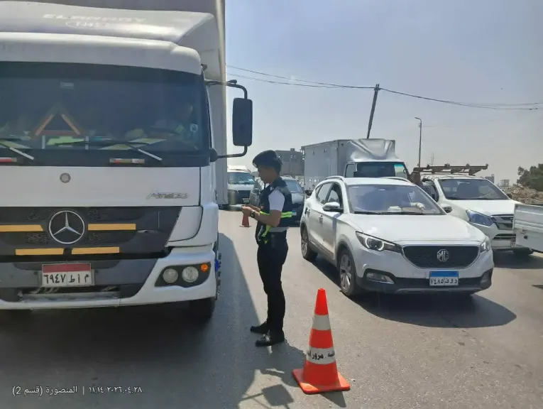 المرور تضبط أكثر من 1400 مخالفة خلال 24 ساعة وتكثف حملاتها على الطرق والمحاور