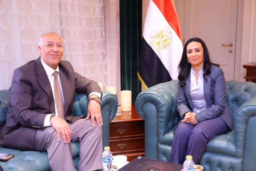 وزيرة التضامن تلتقي رئيس مجلس إدارة شركة ” إير كايرو”