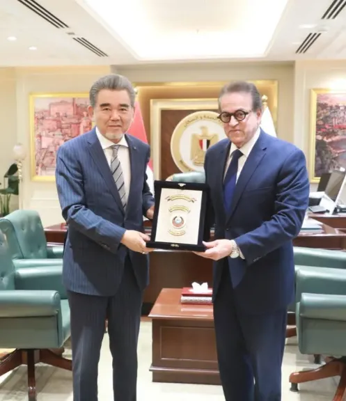 وزير الصحة يستقبل رئيس جامعة هيروشيما اليابانية لبحث تعزيز التعاون في التعليم الطبي