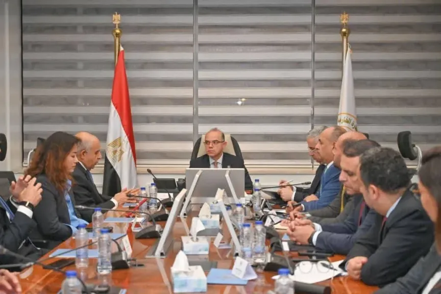 وزير الاستثمار يبحث مع ”شاندونغ لينج لونج” الصينية إنشاء مجمع صناعي متكامل لصناعة إطارات السيارات والمركبات الثقيلة