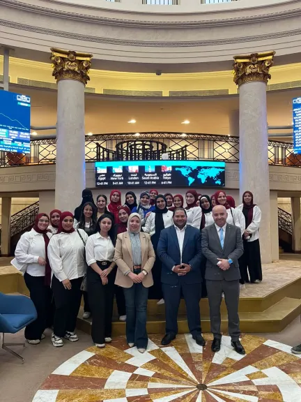 طلاب معهد الفراعنة العالي في ضيافة البورصة المصرية لتعزيز الوعي المالي والعملي