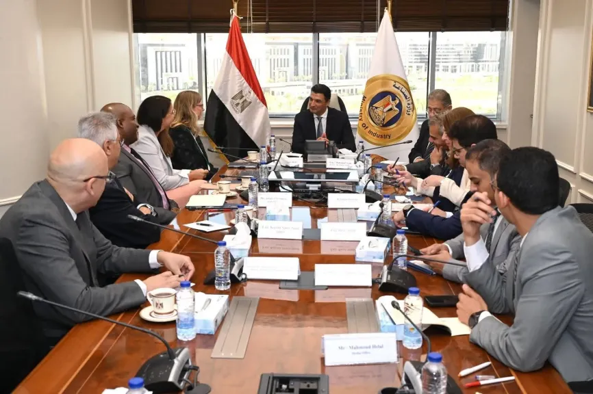 وزير الصناعة يبحث مع وفد شركة فولكس فاجن خطط الشركة للتوسع في صناعة السيارات في مصر