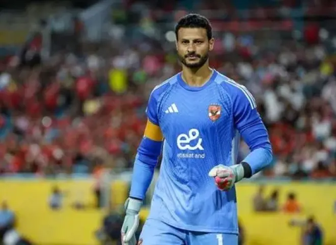 أسرة محمد الشناوي تتلقى العزاء في وفاة خالته بالتزامن مع القمة اليوم