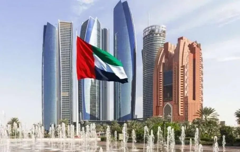 الإمارات تعلن التصدي لهجمات صاروخية ومسيّرات.. وتحرك أمريكي لتقييد استخدام القوة ضد إيران