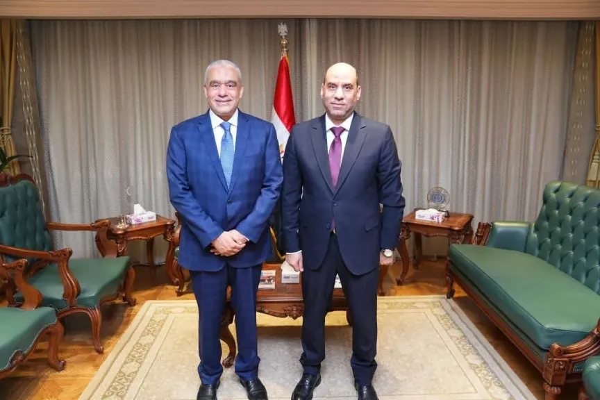 وزير العمل يلتقي الرئيس التنفيذي لمجموعة العربي وشراكة استراتيجية لتأهيل الشباب